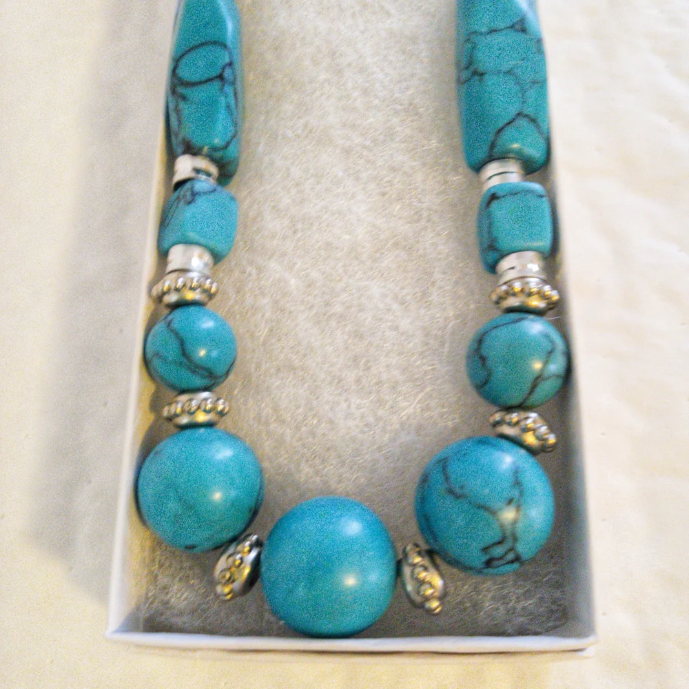 Elegant Turquoise Beaded Necklace